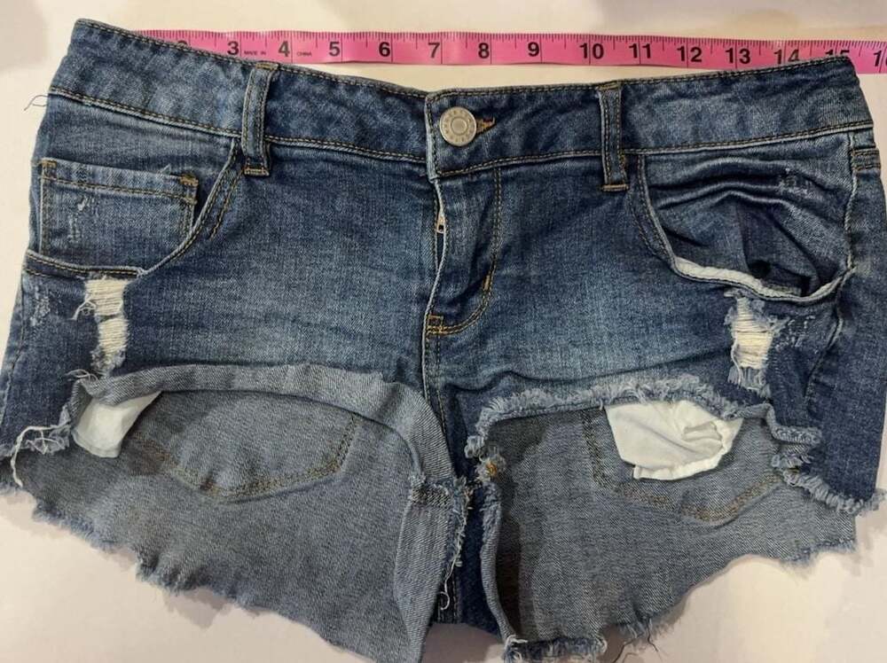 #176 Refuge Denim Distressed Raw Hem Jean Shorts Size 6